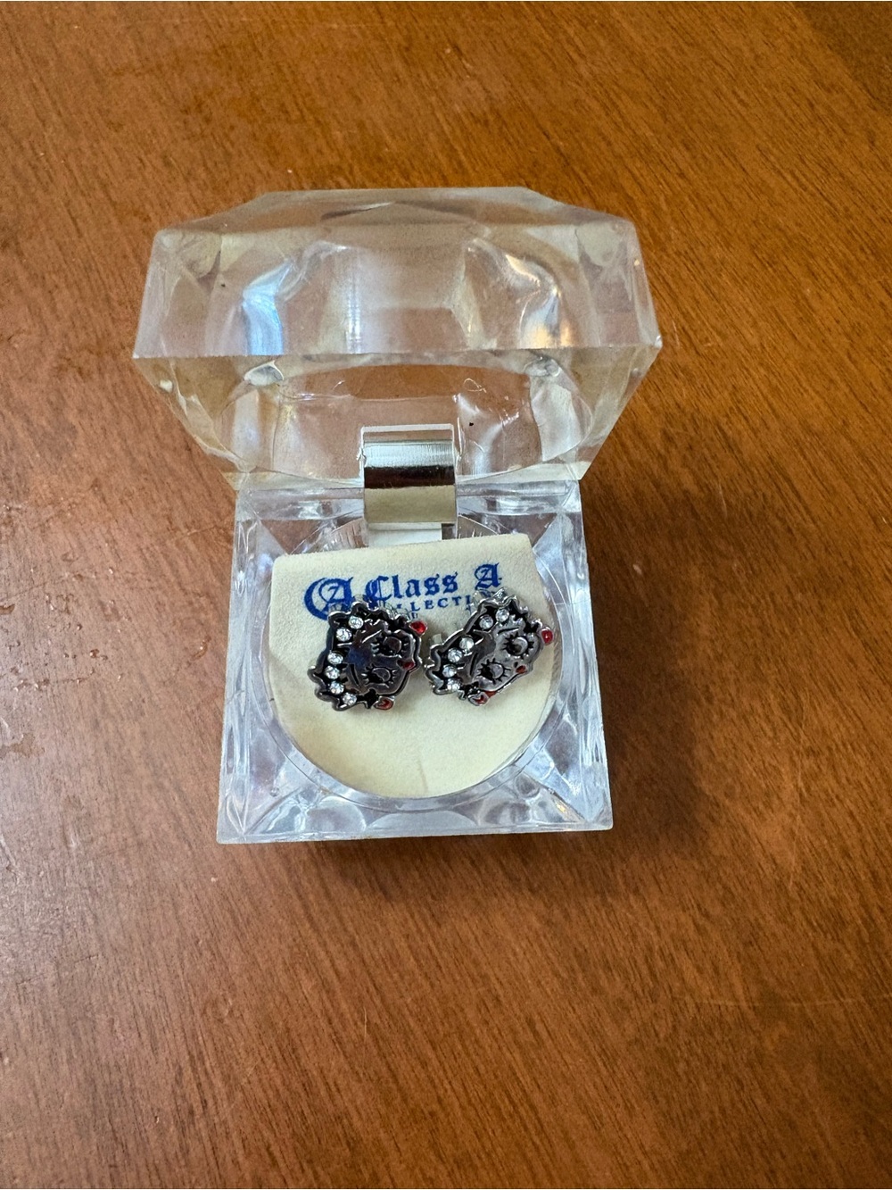 Vintage-Inspired Black Floral Clip Earrings -